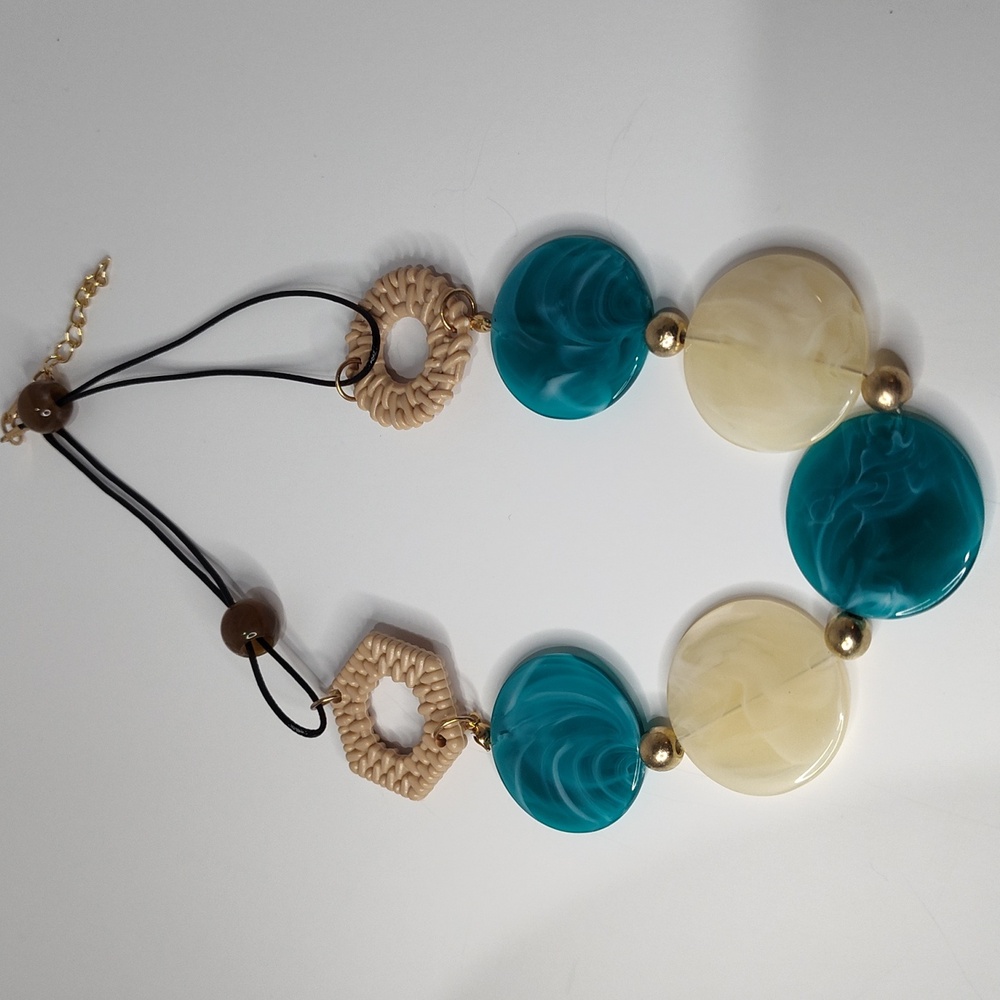 Elegant Teal and Cream Necklace
